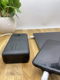 Powerbank 30.000mAh LED Lampe Taschenlampe LCD Display Outdoor Camping Reise Kfz Lkw Adapter Große Kapazität Externes Akku Batterie Tragbares Ladegerät USB-C USB-Micro USB-Apple Schwarz